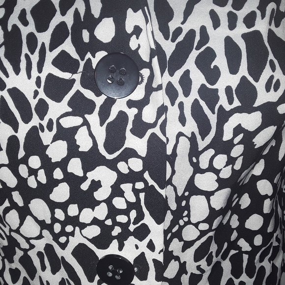 Womans Size 10 Black & White 2 button Closure Elegant Blazer Jacket Blouse - Picture 2 of 4